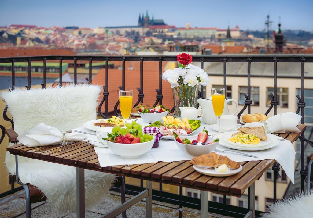 Apartmán A/C + Terrace Breakfast At Tiffany'S Praha Exteriér fotografie
